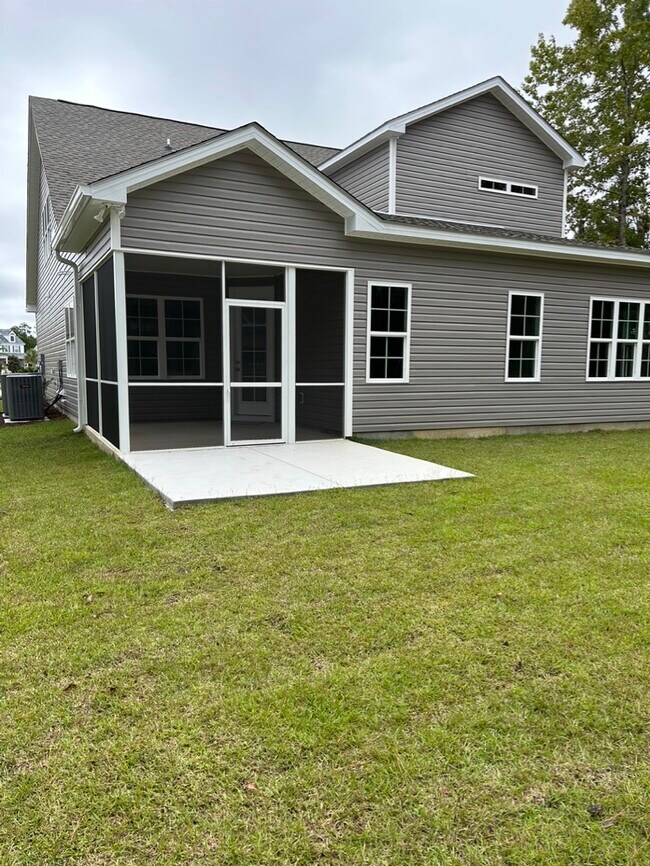 Building Photo - 305 St David's Ave