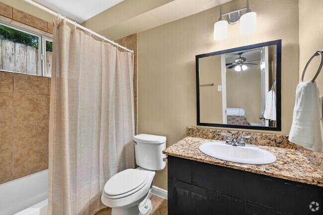 1 habitación, 1 baño - 975 pies cuadrados - Baño - The Grove at 43rd