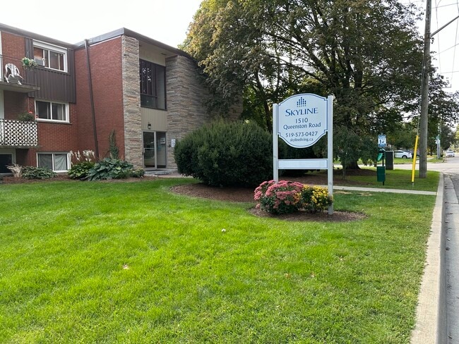 Photo du bâtiment - Queenston Apartments
