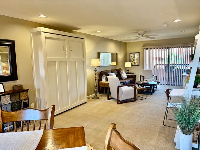 Building Photo - 12222 N Paradise Village Pky W