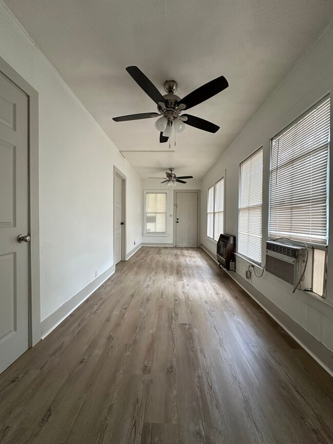 Foto del edificio - 2344 S Marion Ave