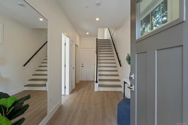 Building Photo - 2770 Vantilburg Crescent