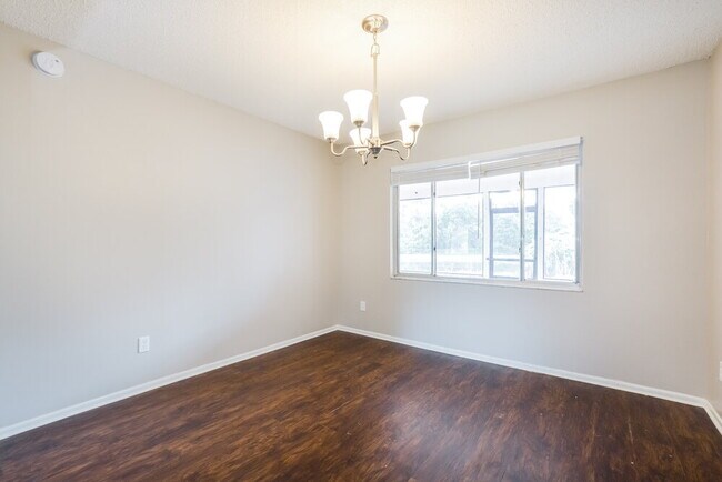 Building Photo - 1891 Aster Dr