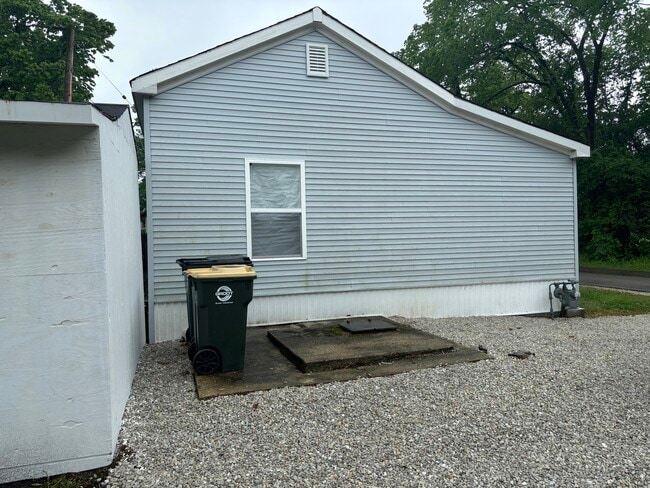 Building Photo - 43313 N Catherine Ave