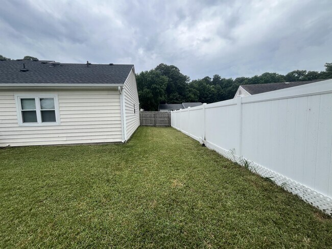 Building Photo - 3409 Woodbaugh Dr