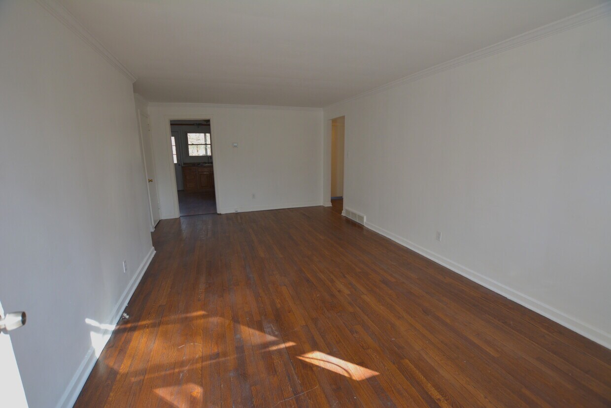 Living room - 212 West St