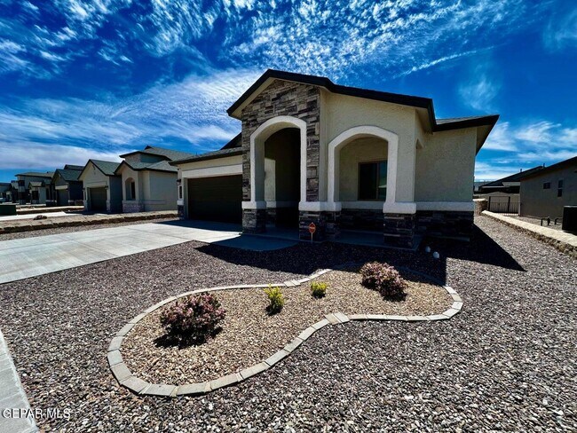 Building Photo - 14740 Mike a Mendoza Ave