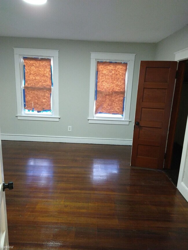 Foto del edificio - 3 br, 1 bath Triplex - 124 Tremont Street ...