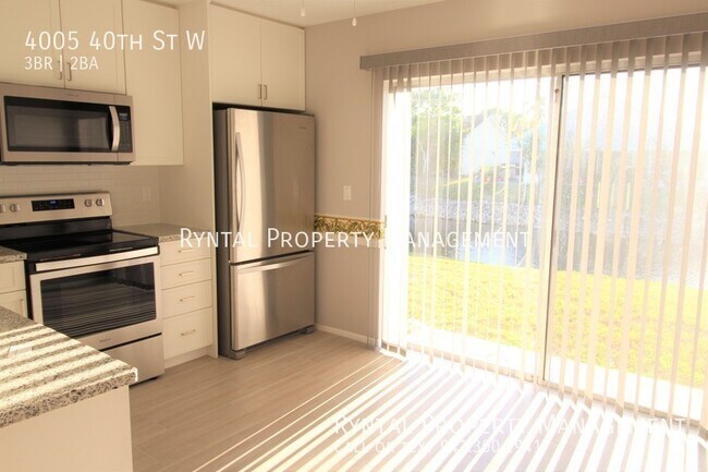 Foto del edificio - 4005 40th St W