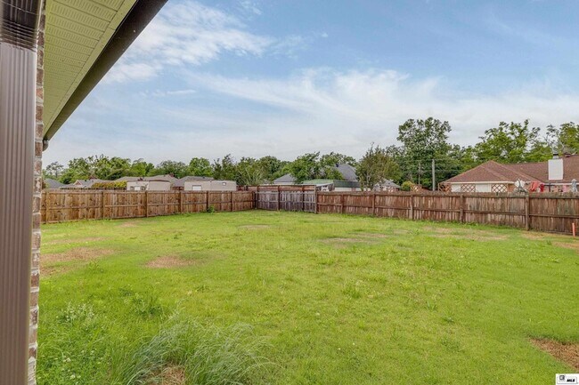 Building Photo - 141 Dutchman Dr