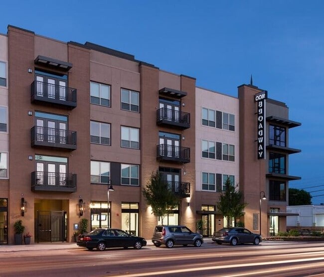 Building Photo - 1800 Broadway St