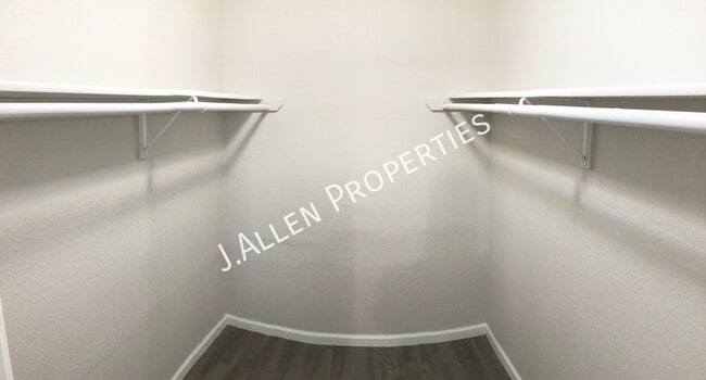 Building Photo - 1806 Parker Cir