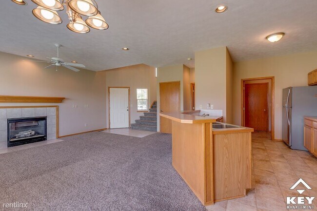 Building Photo - 3 br, 2.5 bath Townhome - 529 N Bristol Ct