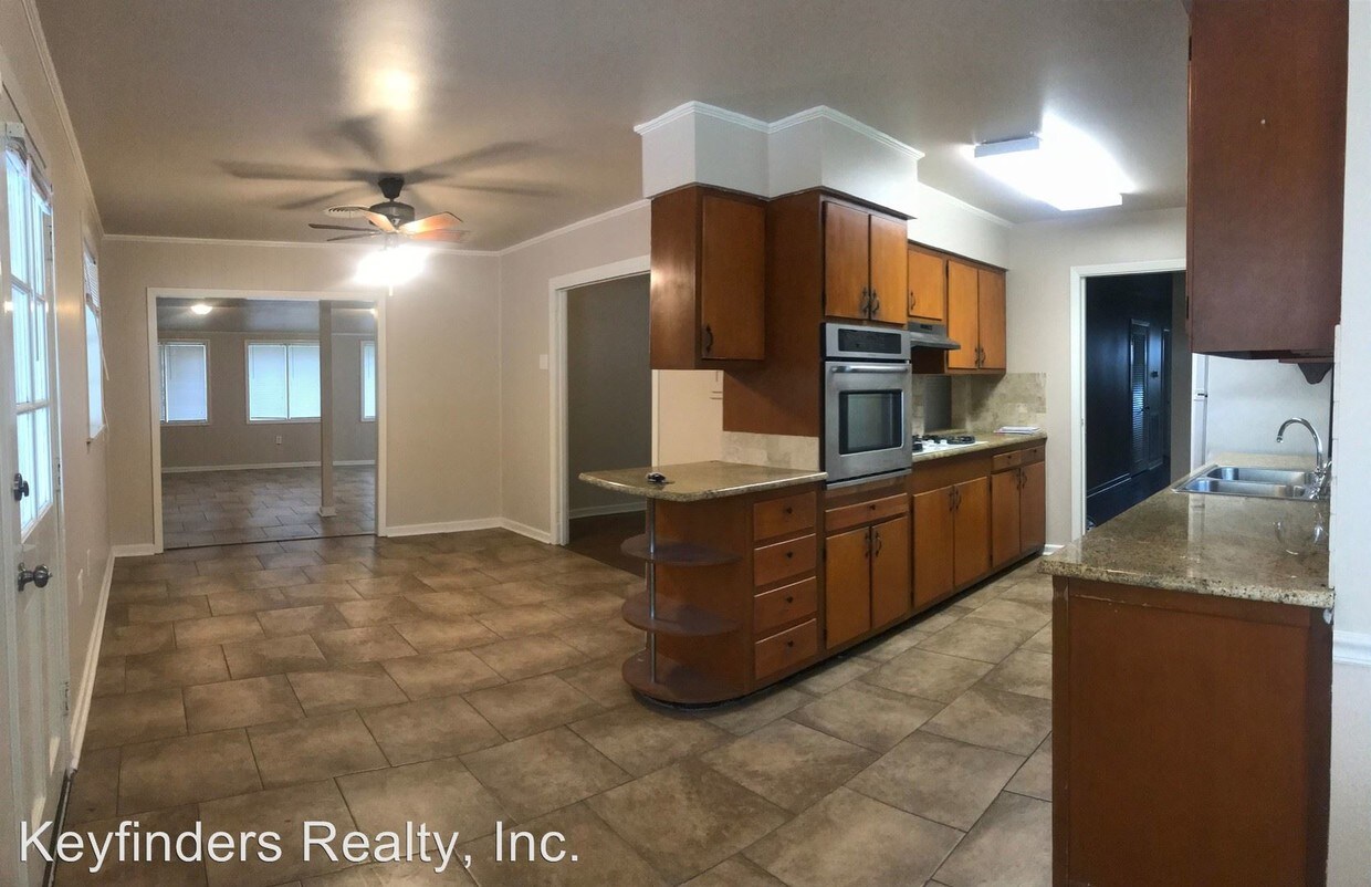 Foto principal - 4 br, 2 bath House - 724 Woodhaven St.