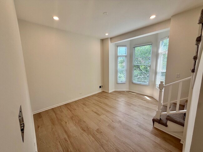 Foto del edificio - 935-937 W Armitage Ave