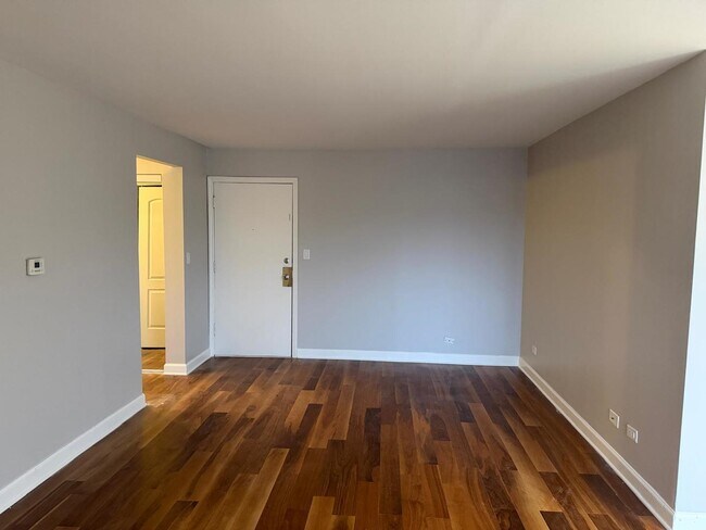 Foto del edificio - 1463 Mercury Dr