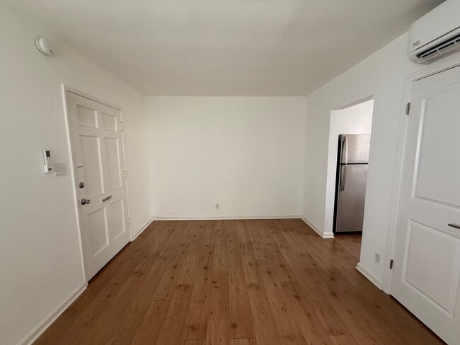 Foto del edificio - 13117-13121 Venice Blvd