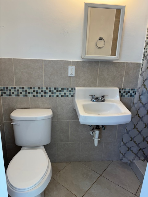 Building Photo - 1064 N Tamiami Trl