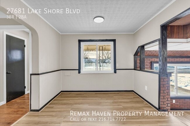 Foto del edificio - 27681 Lake Shore Blvd-