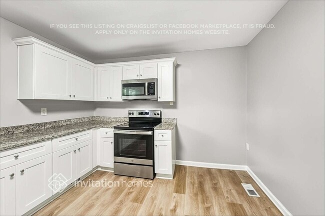 Building Photo - 8490 Meadowbrook Dr