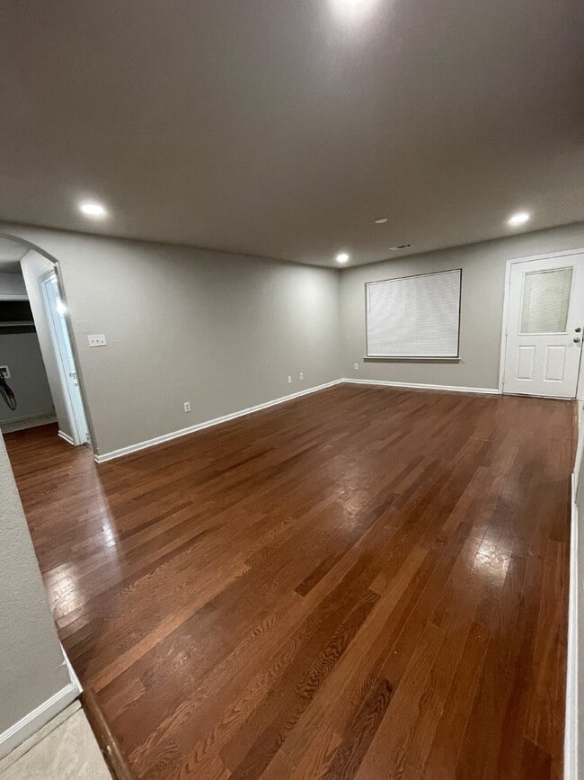 Foto del edificio - "Charming 3-Bed Home with Modern Touches & 2 Baths on Marion Street, Benton!"