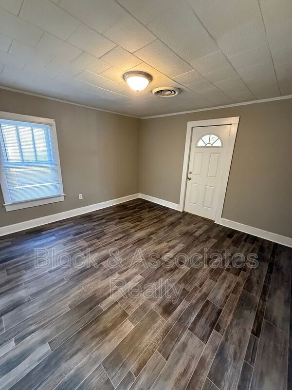 Foto del edificio - 210 Chaney Rd