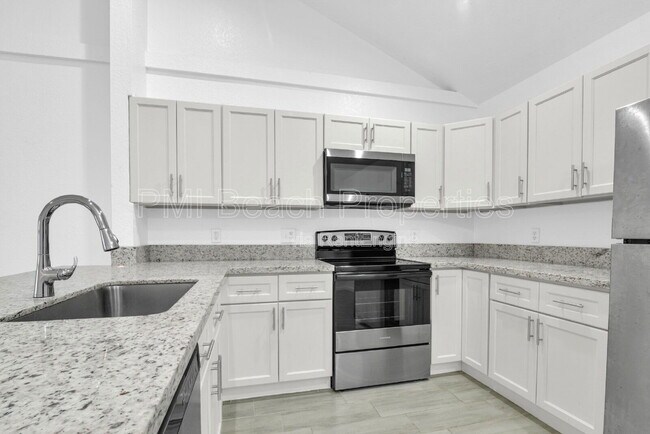 Building Photo - 13998 Folkestone Cir