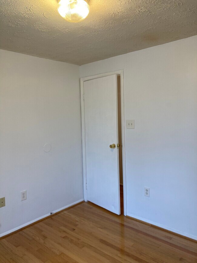 13647 Clarendon Springs Ct, Centreville, VA 20121 Townhome Rentals in