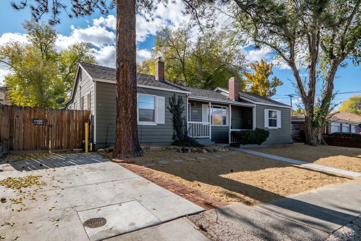 Foto principal - Beautiful, Spacious 3B/2.5Bath Single Fami...