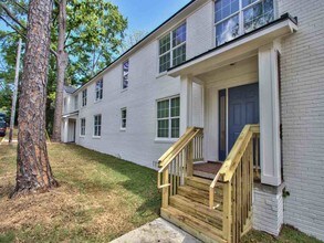 Building Photo - 500-B E College Ave