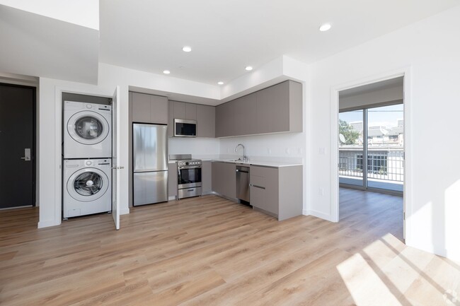 Interior Photo - 1814 Federal Ave