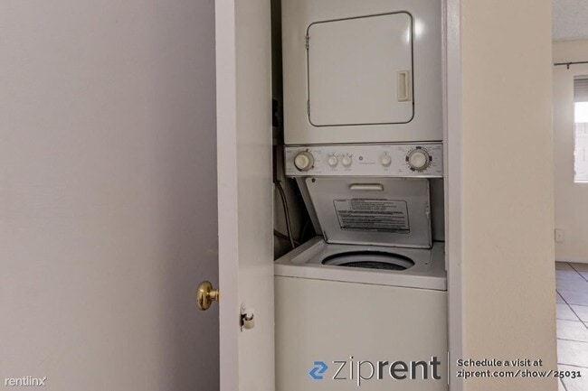 Building Photo - 2 br, 1.5 bath Townhome - 1014 North 85th ...