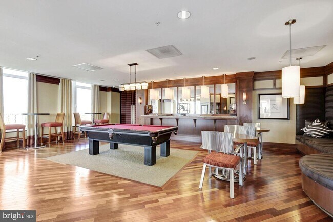 Foto del edificio - 8220 Crestwood Heights Dr