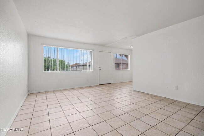 Foto del edificio - 3308 W Loma Ln