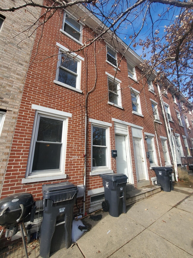 Photo - 319 S Jackson St Townhome