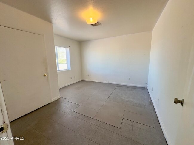 Building Photo - 1228 E Apache St