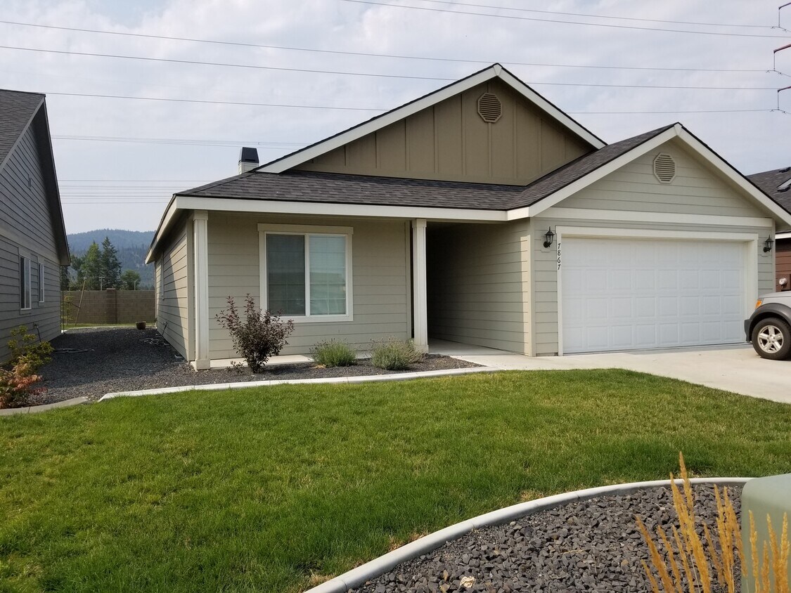 Primary Photo - Beautiful home for rent in The Radiant Lak...