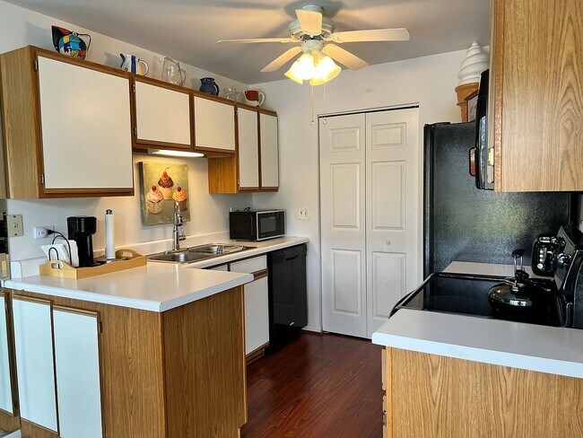 Foto del edificio - 219 Brett Cir