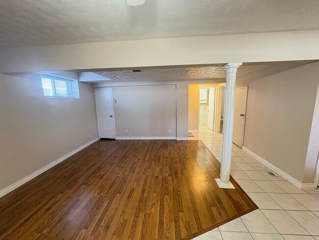 Building Photo - Spacious Two Bedroom Apartment in Stoney Creek