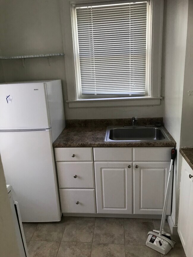 Foto del edificio - Forest Plaza Apartments