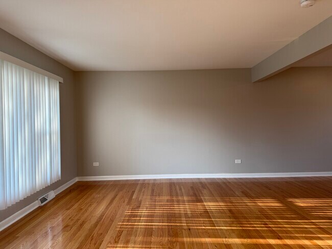 Foto del edificio - 16856 School St