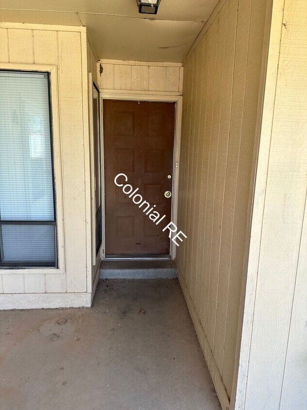 Primary Photo - Spacious 3 bedroom 2 bathroom townhouse fo...
