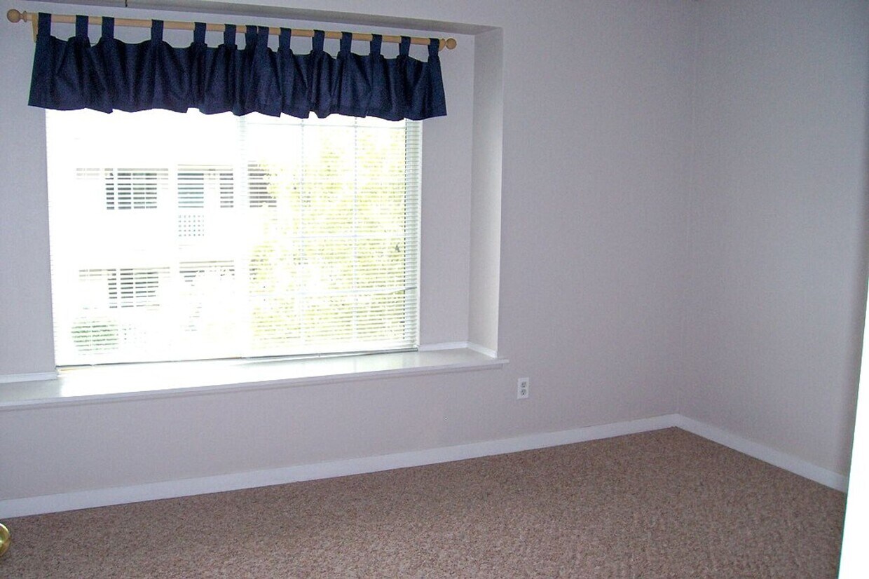Building Photo - Comfortable Condo Near CSU