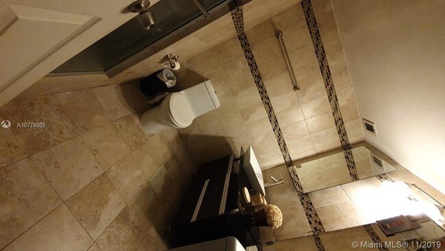 Foto del edificio - 920 NE 199th St