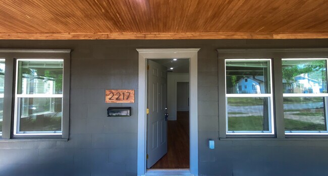 Foto del edificio - 2217 E 12th Pl