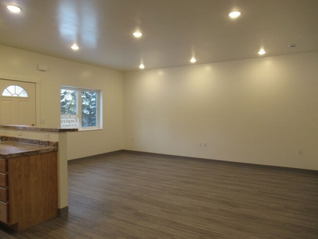 Building Photo - 1245 Shane Ct