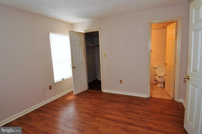 Building Photo - 905-NUMBER-905-NUM101 Westhaven Dr