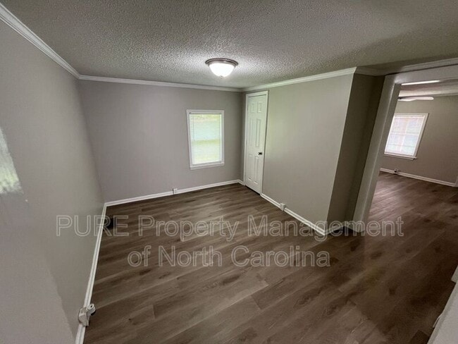 Foto del edificio - 65 Barber St NW