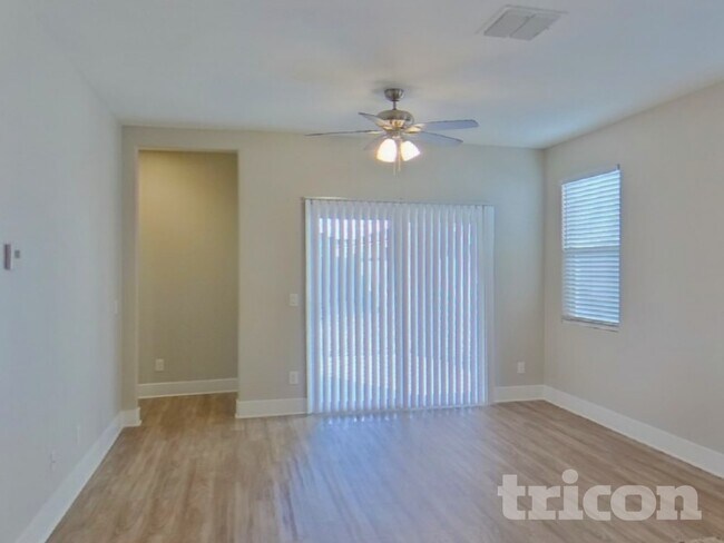 Foto del edificio - 42037 W Lunar St