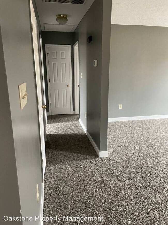 Building Photo - 2 br, 1 bath House - 713 Della St.